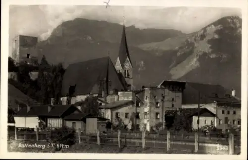 Ak Rattenberg in Tirol, Rattenberg i.T., Kirche, Berge,  Gebäude, 514m