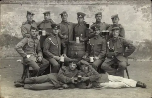 Foto Ak Landshut in Niederbayern, Deutsche Soldaten in Uniformen