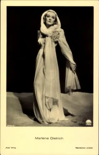 Ak Schauspielerin und Sängerin Marlene Dietrich, Standportrait, Der Engel
