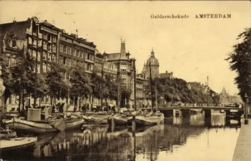 Ak Amsterdam Nordholland Niederlande, Gelderschekade,  Kanal, Boote, Bäume