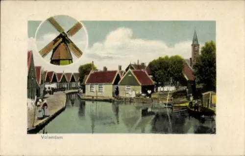 Ak Volendam Nordholland Niederlande, Mühle, Häuser am Wasser, Boot, Uhrturm, Menschen