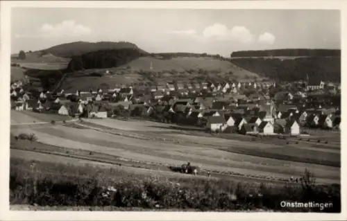 Ak Onstmettingen Albstadt in Baden Württemberg, Landschaft mit Häusern, Feldern, Hügeln, keine Pe