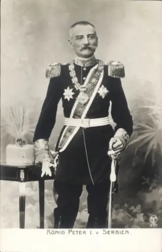 Ak König Peter I von Serbien, Jugoslawien, Portrait in Uniform, Orden