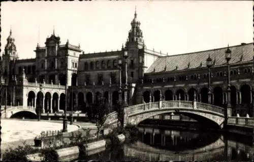 Ak Sevilla Andalusien, Brücke, Gebäude, Plaza de España, Schwarz-Weiß-Foto