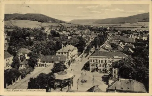 Ak Bad Pyrmont in Niedersachsen,  Brunnenstraße, Stadtansicht, Bäume, Gebäude