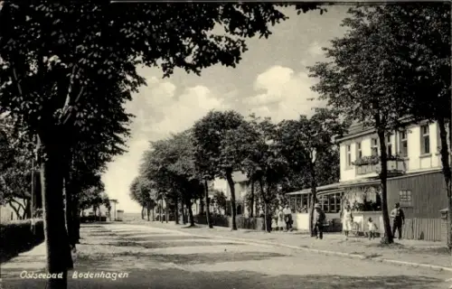Ak Bagicz Ostseebad Bodenhagen Pommern, Straßenpartie