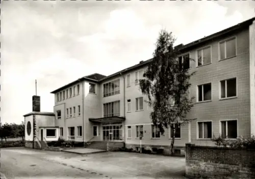 Ak Lippstadt in Westfalen, Elisabeth-Krankenhaus, Vorderansicht, Gebäude mit Bäumen