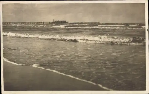 Ak Ostseebad Ahlbeck auf Usedom, Blick auf das Meer