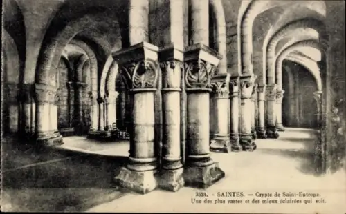 Ak Saintes Charente-Maritime, Krypta von Saint-Eutrope, Säulen, Gewölbe,  Architektur