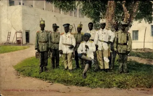 Ak Douala Duala Kamerun, König mit Gefolge