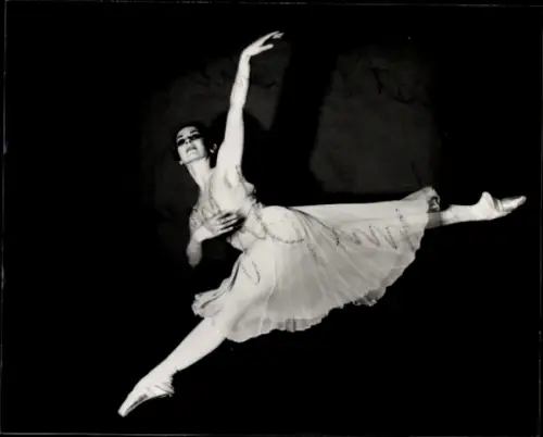 Foto Ak Ballerina Lynn Seymour, Portrait, Autogramm