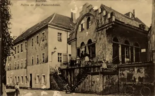 Ak Bautzen in der Oberlausitz,  Partie an den Fleischbänken,  Architektur, Treppe, Fahrräder