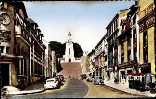 Ak Verdun Meuse, Avenue de la Victoire et le Monument