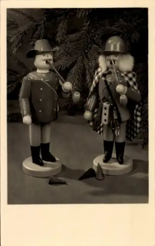 Ak Seiffen im Erzgebirge, Seiffener Räuchermännchen, Förster, Slowake, alte Volkskunstform