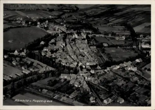 Ak Römhild in Thüringen, Luftaufnahme von  Landschaft, Gebäude, Straßen