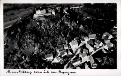 Ak Rechberg Schwäbisch Gmünd im Ostalbkreis, Ruine Rechberg, Fliegeraufnahme