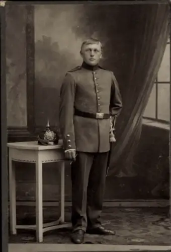 CdV München, Deutscher Soldat in Uniform