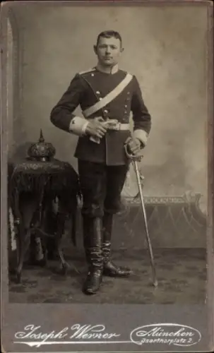 CdV München, Deutscher Soldat in Uniform