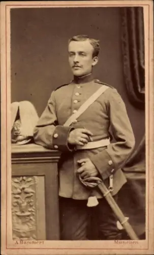 CdV München, Deutscher Soldat in Uniform