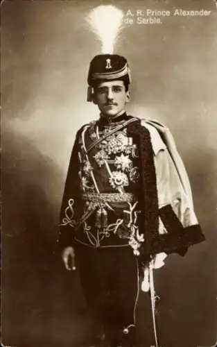 Ak Prinz Alexander von Serbien, Standportrait, Husarenuniform