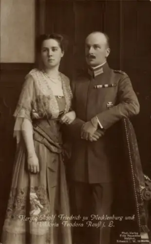 Ak Herzog Adolf Friedrich zu Mecklenburg Schwerin, Viktoria Feodora Reuß j. L.