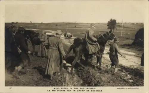 Ak König Peter von Serbien auf dem Schlachtfeld, 1. WK, Serbisches Rotes Kreuz