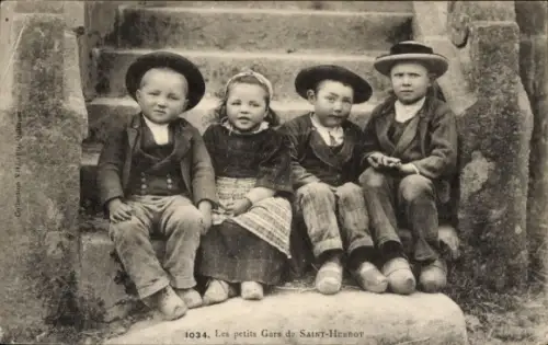 CPA Saint-Herbot Finistère, Les petits Gars