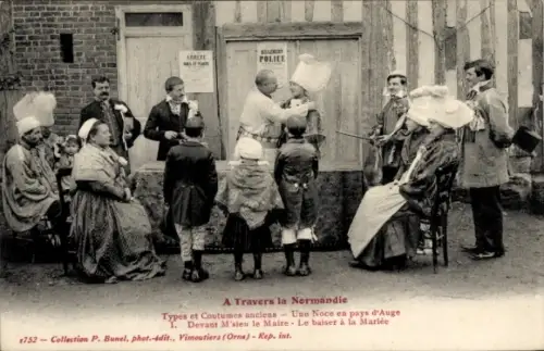 CPA A Travers la Normandie, Types et Coutumes anciens