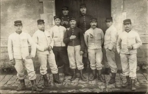 Foto Ak Französische Soldaten in Uniform,Gruppenbild