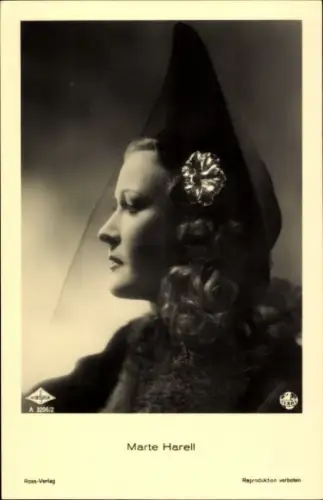 Ak Schauspielerin Marte Harell, Portrait im Profil, Ross Verlag A 3206/2, Autogramm