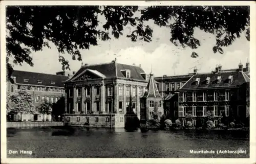 Ak Den Haag Südholland Niederlande, Schwarz-Weiß-Bild, Mauritshuis, Wasser, Bäume, Den Haag