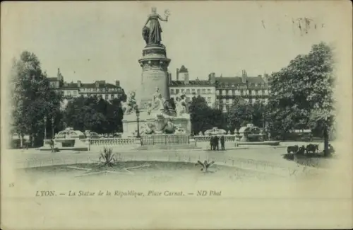 Ak Lyon Rhône, Statue de la République, Platz Carnot,  Menschen, Brunnen