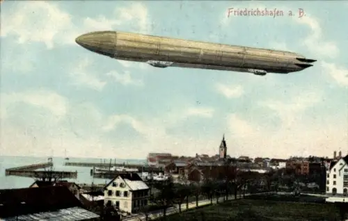 Ak Friedrichshafen am Bodensee, Zeppelin über Stadt