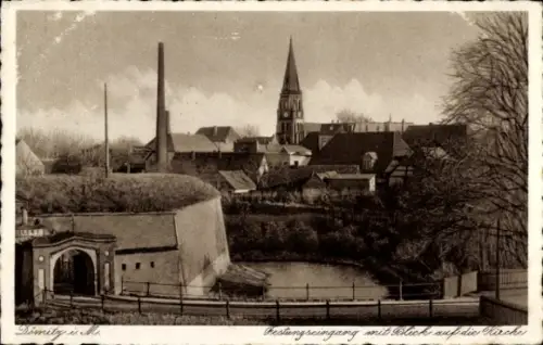 Ak Dömitz an der Elbe Mecklenburg, Festungseingang, Kirche