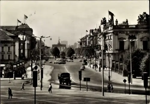 Ak Berlin Mitte, Unter den Linden, Blick vom Marx-Engels-Platz, Stadtansicht, Straßenansicht