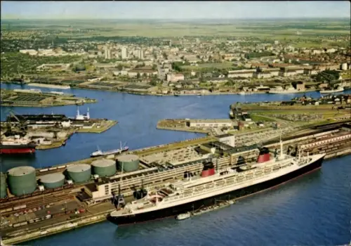 Ak Bremerhaven, Passagierschiff France vor dem Columbusbahnhof im Kaiserhafen