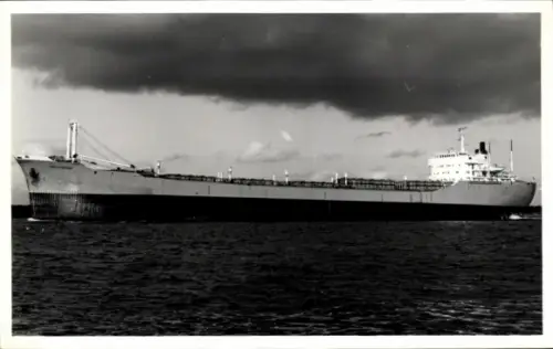 Foto Frachtschiff auf See