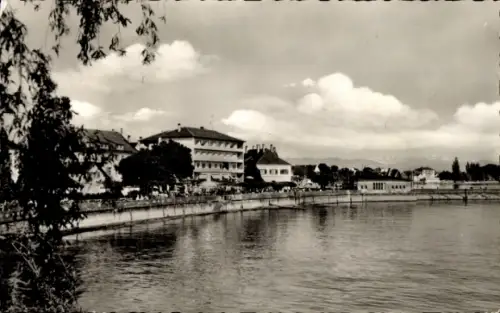 Ak Langenargen am Bodensee,  Wasseransicht, Gebäude, Bäume, Wolken