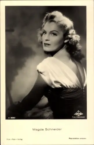 Ak Schauspielerin Magda Schneider, A 3826 1, Portrait, Blick über die Schulter