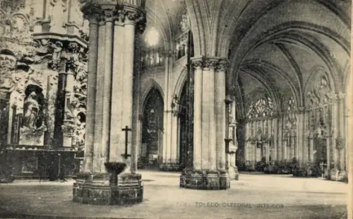 Ak Toledo Kastilien La Mancha Spanien, Toledo Kathedrale Innenansicht, Säulen, Fenster, Kreuz
