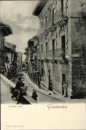 Ak Hondarribia Fuenterrabia Baskenland, Blick auf ein Antikes Haus