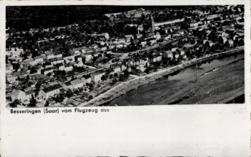 Ak Besseringen Merzig im Saarland, Luftaufnahme von Besseringen, Saar, Text: Besseringen (Saar) v
