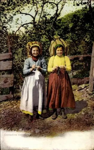 Ak Kanton Tessin, Zwei Frauen in Volkstrachten