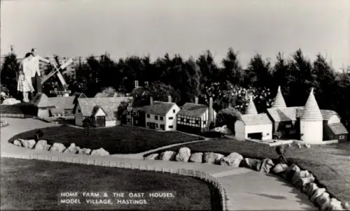 Ak Hastings East Sussex England, Modell Dorf, Home Farm, Oast Houses,  Miniaturhäuser, Landschaft