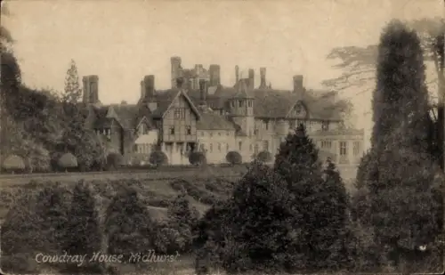 Ak Midhurst West Sussex England, Cowdray House, Bäume, Garten,  Architektur