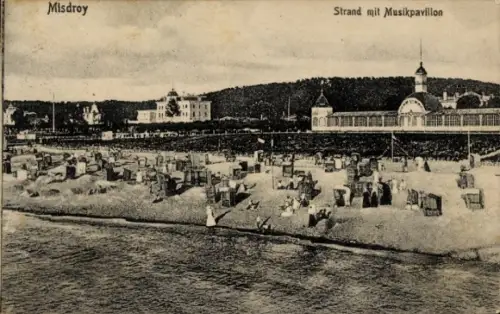 Ak Międzyzdroje Ostseebad Misdroy Pommern,  Strand mit Musikpavillon, Strandkörbe, Menschen am St