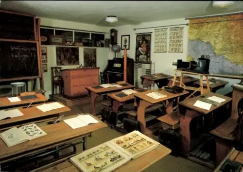 Ak Schnetzenhausen Friedrichshafen am Bodensee, Oberschwäbisches Schulmuseum, Klassenzimmer
