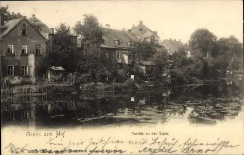 Ak Hof an der Saale Oberfranken Bayern, Gruss aus  Parthie an der Saale, Wasseransicht, Häuserrei