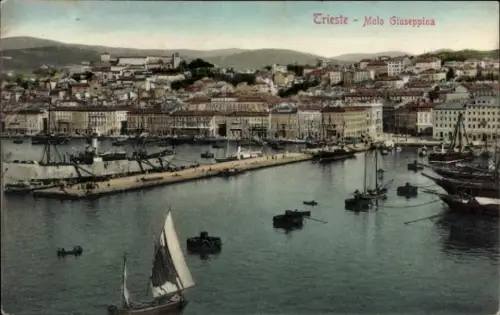 Ak Triest Trieste Friuli Venezia Giulia,  Molo Giuseppina, Hafenansicht, Schiffe, Stadtansicht