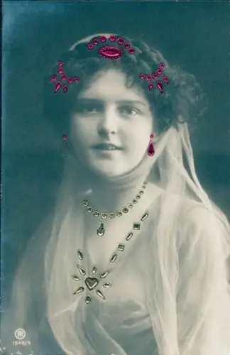 Glitzer Ak Frau-Porträt, Schmuck, Schleier